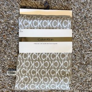 Calvin Klein Beige & White CK Logo Knit Scarf